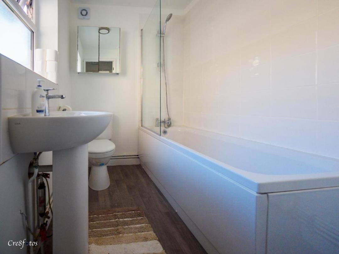 12 Cornwallis Lodge Family Room 1 Stoke-on-Trent ภายนอก รูปภาพ