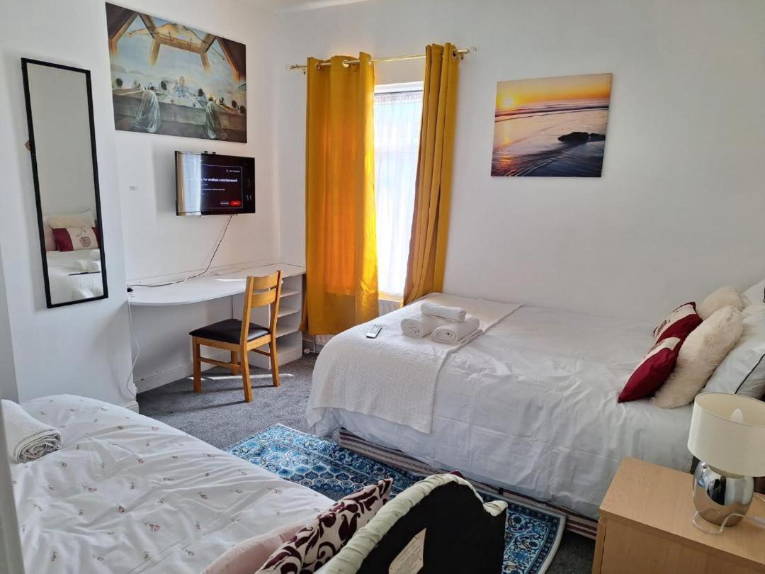 12 Cornwallis Lodge Family Room 1 Stoke-on-Trent ภายนอก รูปภาพ