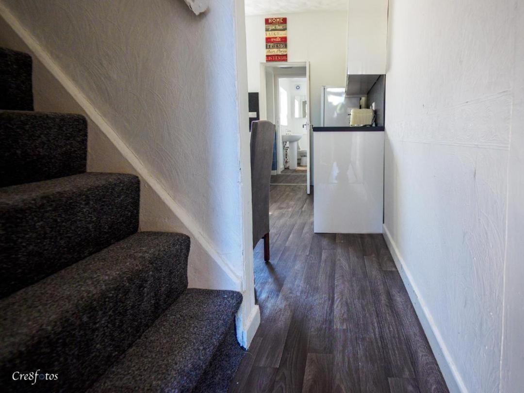 12 Cornwallis Lodge Family Room 1 Stoke-on-Trent ภายนอก รูปภาพ