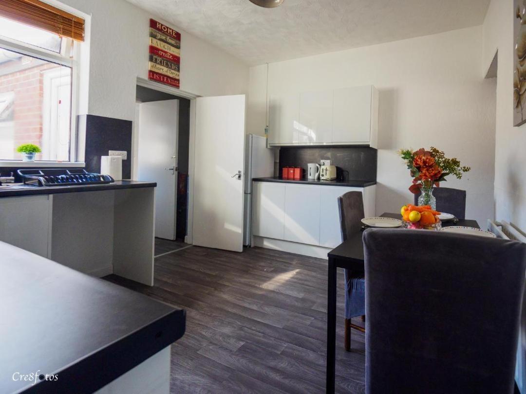 12 Cornwallis Lodge Family Room 1 Stoke-on-Trent ภายนอก รูปภาพ