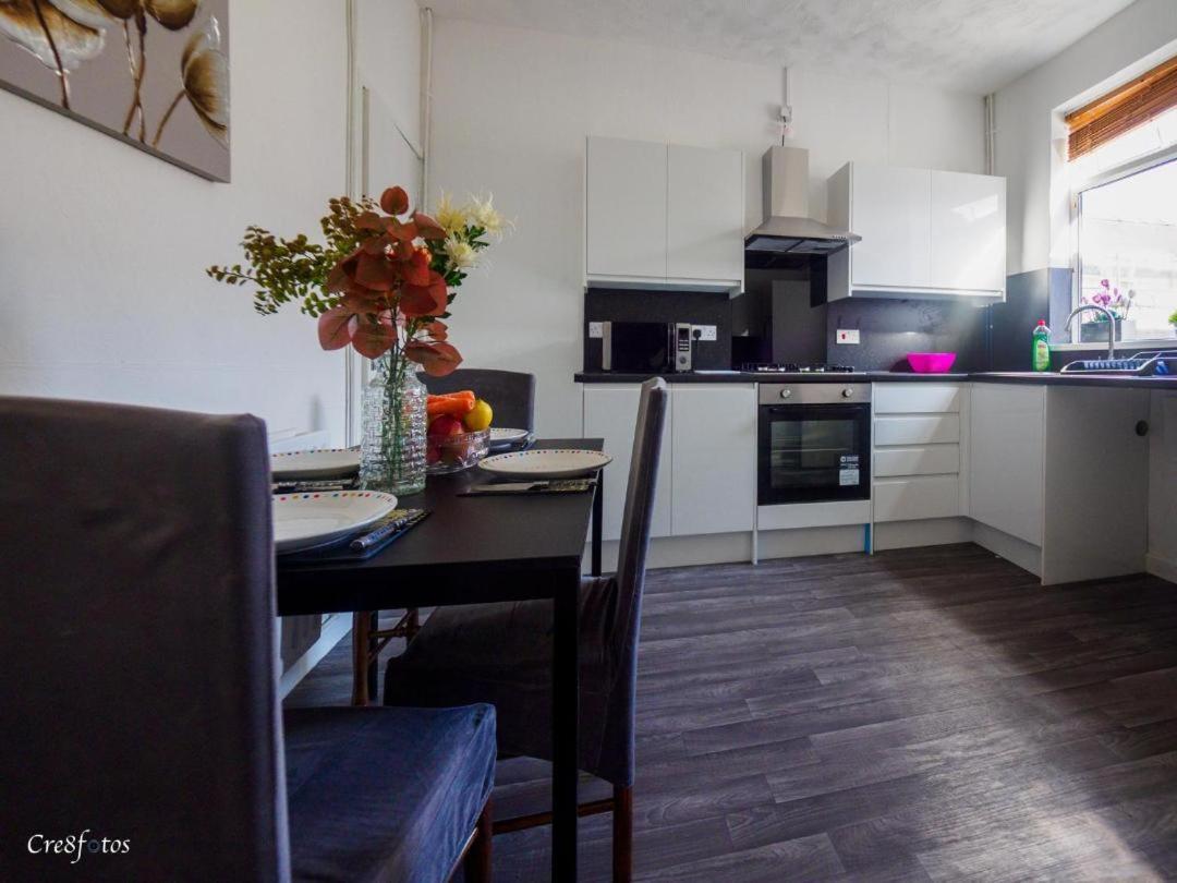 12 Cornwallis Lodge Family Room 1 Stoke-on-Trent ภายนอก รูปภาพ