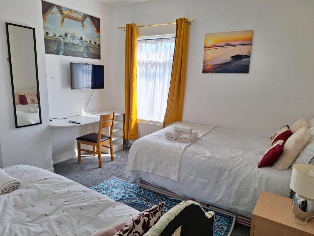 12 Cornwallis Lodge Family Room 1 Stoke-on-Trent ภายนอก รูปภาพ